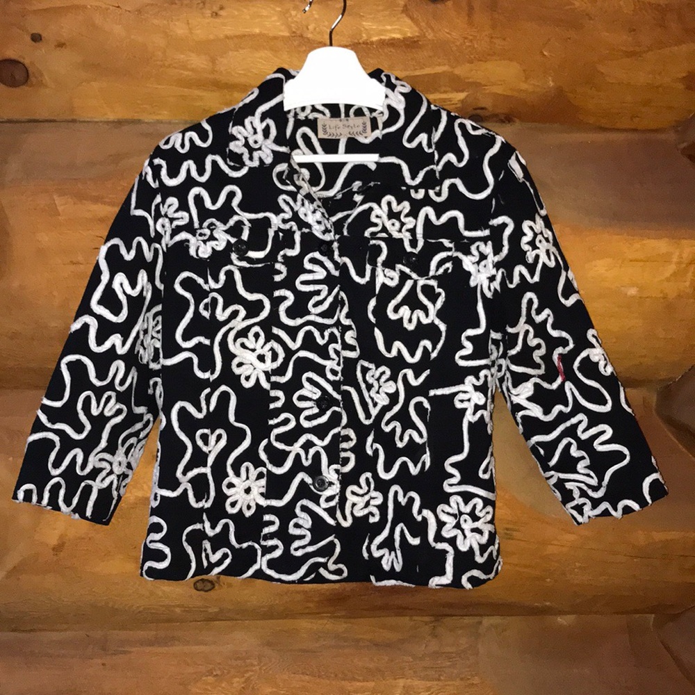 LifeStyle Top/Jacket with Abstract Design